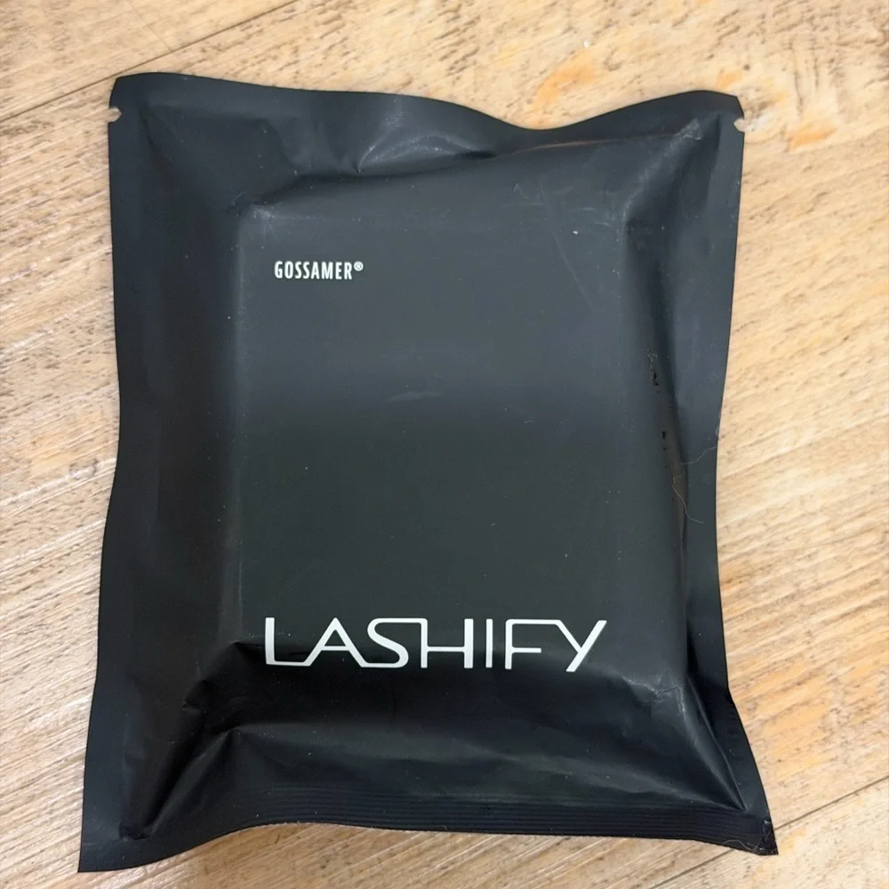 LASHIFY V10 Black Wispy Individual Lash Tray - Picture 2 of 2